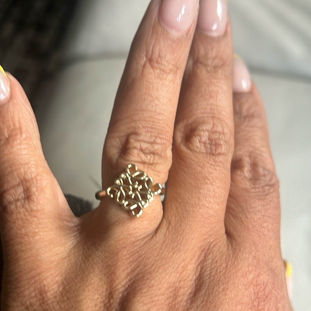 Yellow gold ring